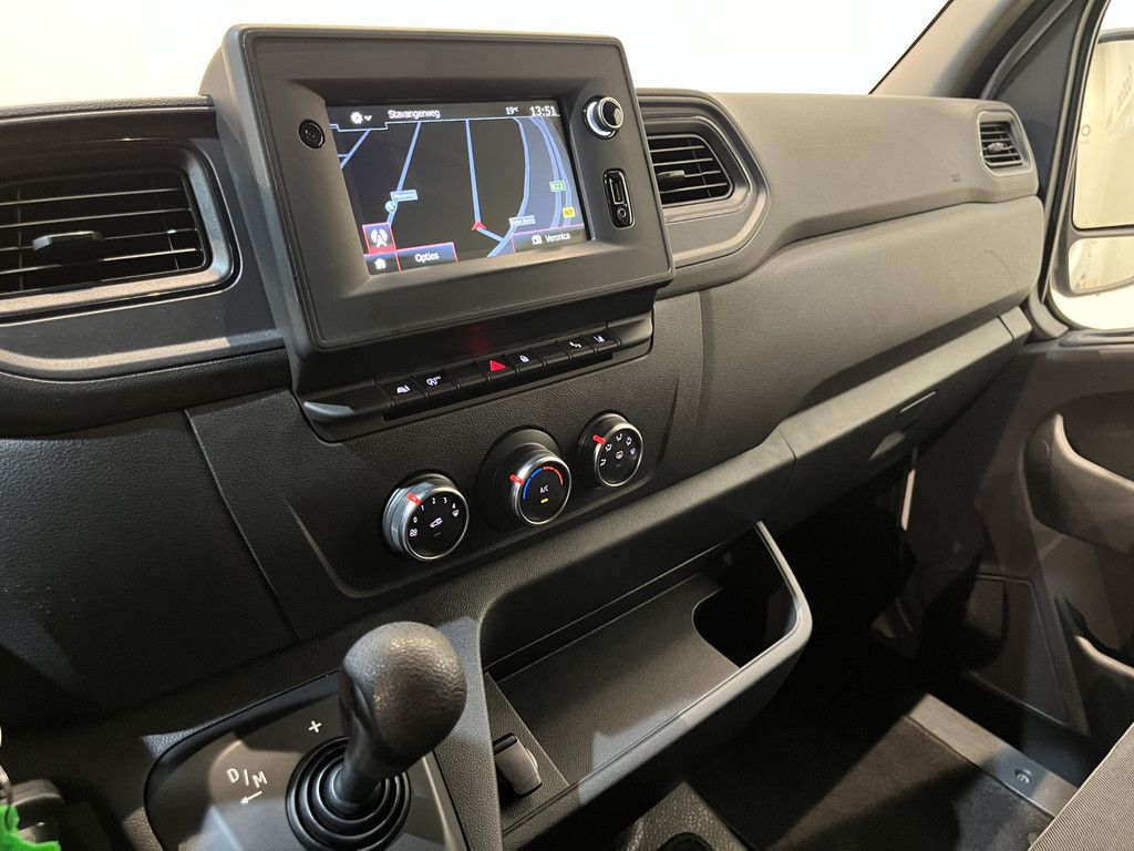 Renault Master 2.3 dCi 150 PK L3H3 Automaat / Euro 6 / Airco / Cruise Control / CarPlay / Camera / Trekhaak / Navigatie / 3-Zits