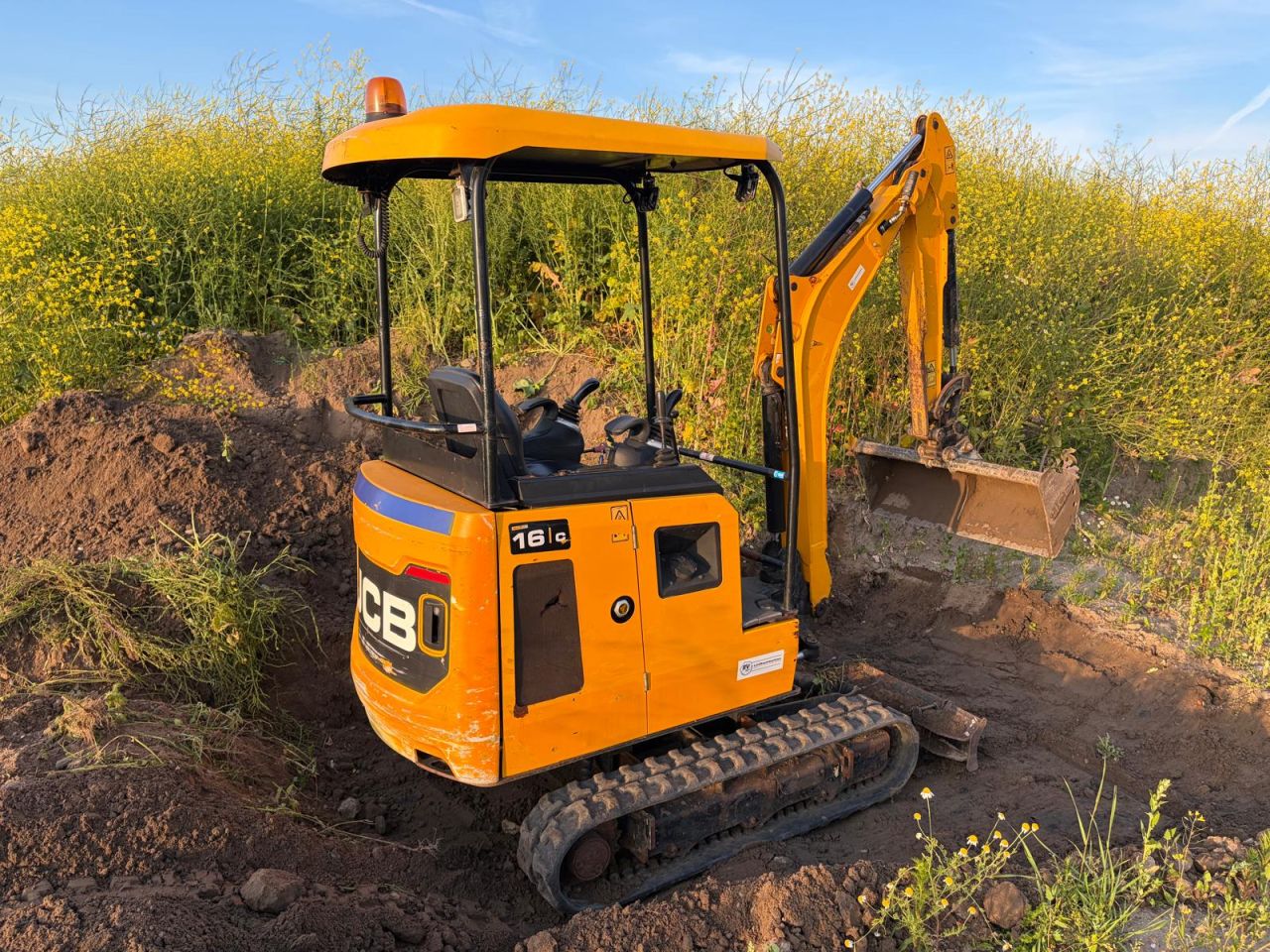 JCB 16C-1 minigraver OPRUIMING!
