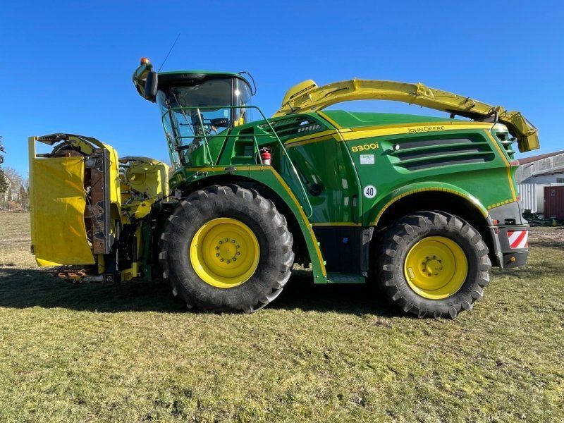 John Deere 8300