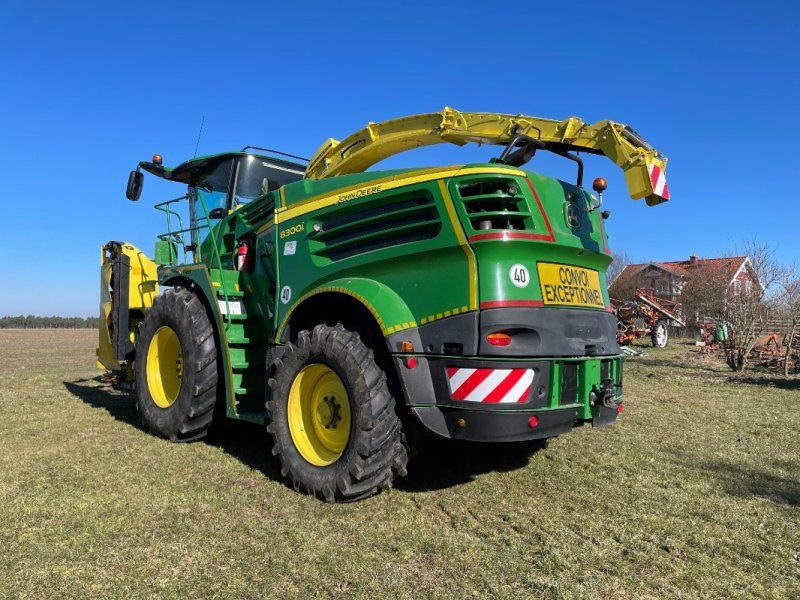John Deere 8300