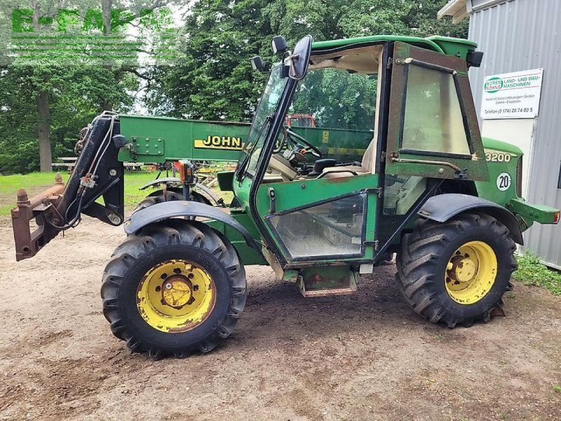 John Deere 3200