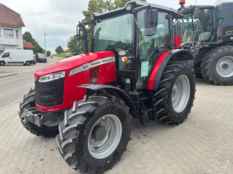 Massey Ferguson 5711 M
