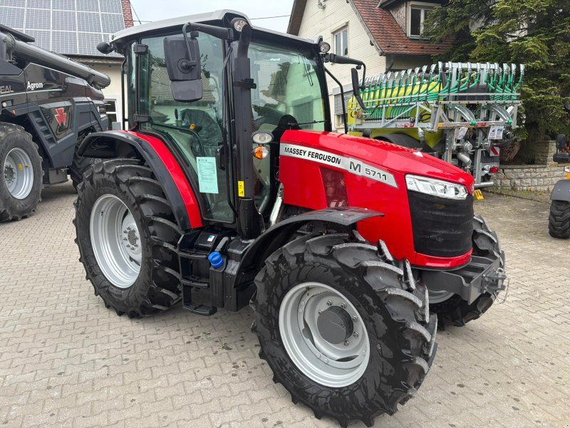 Massey Ferguson 5711 M