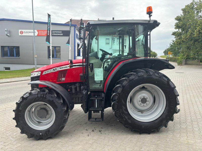 Massey Ferguson 5711 M