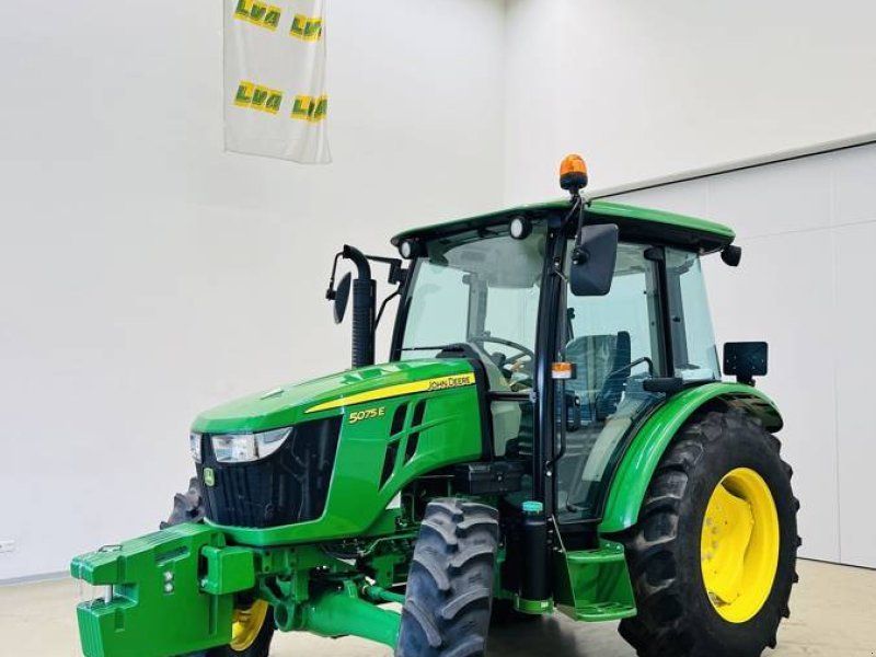 John Deere 5075E