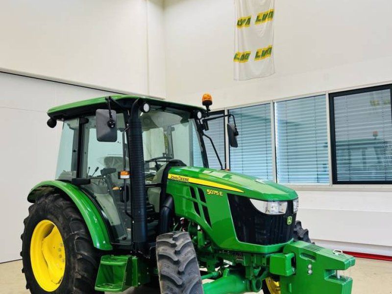John Deere 5075E