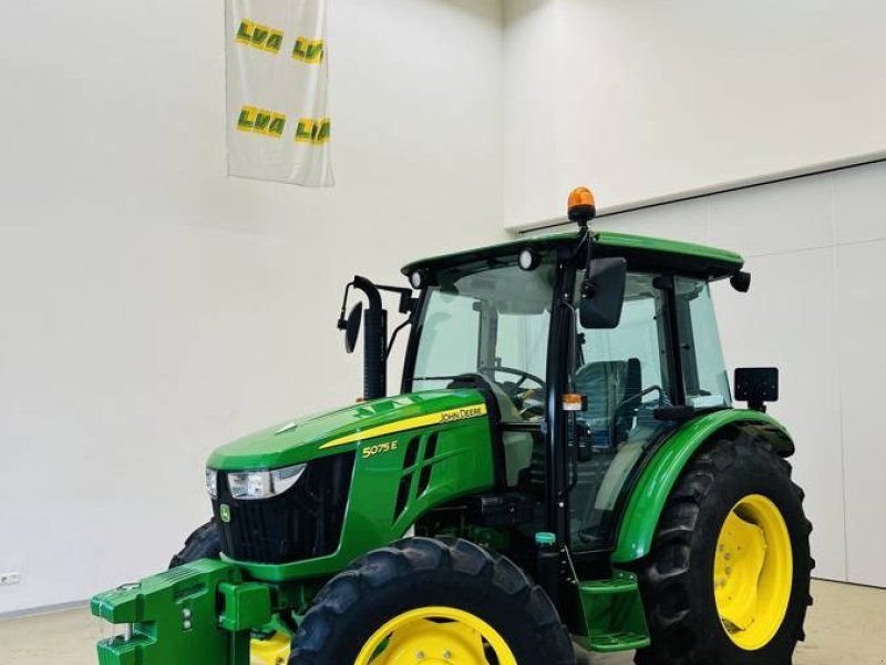 John Deere 5075E