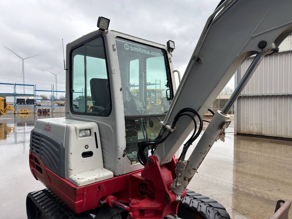 Takeuchi TB235
