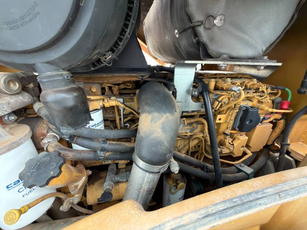 CAT CS74