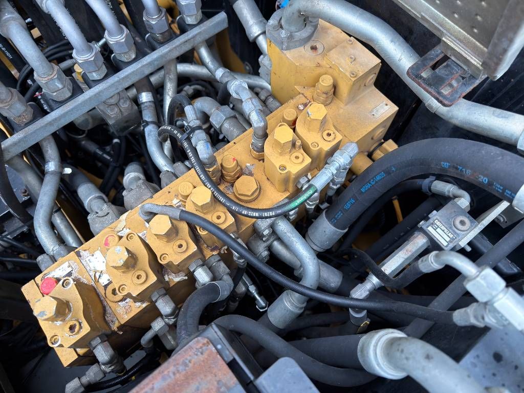 CAT M316D