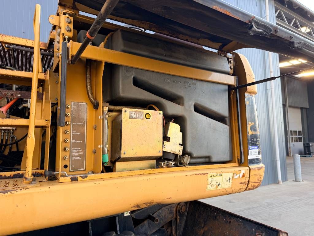 CAT M318C