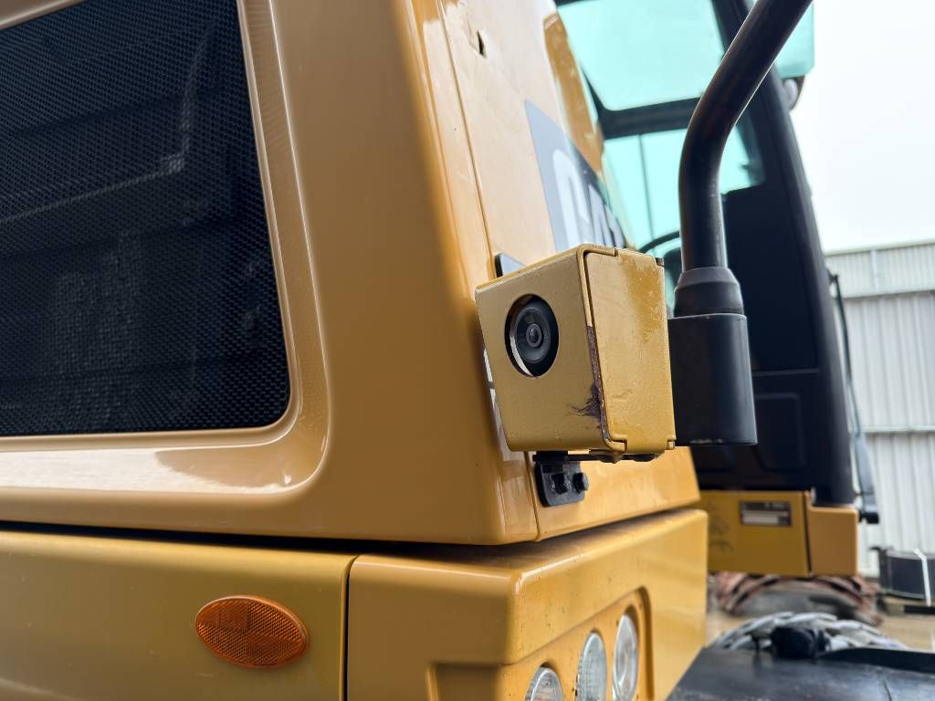CAT M318F