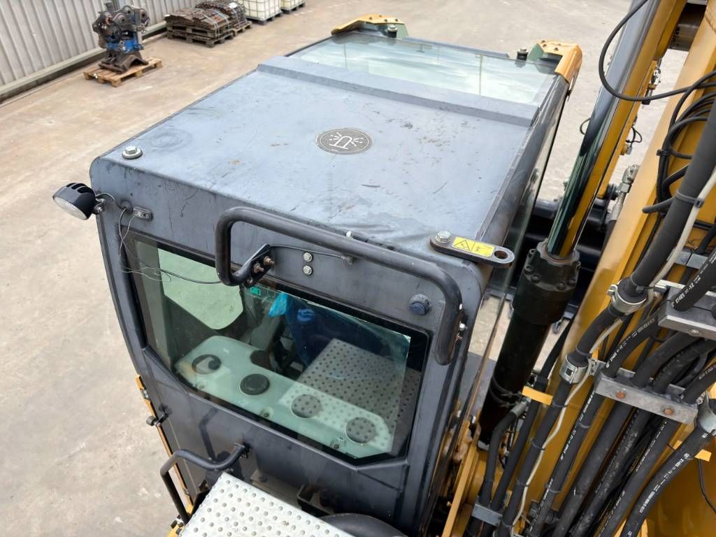 CAT M318F
