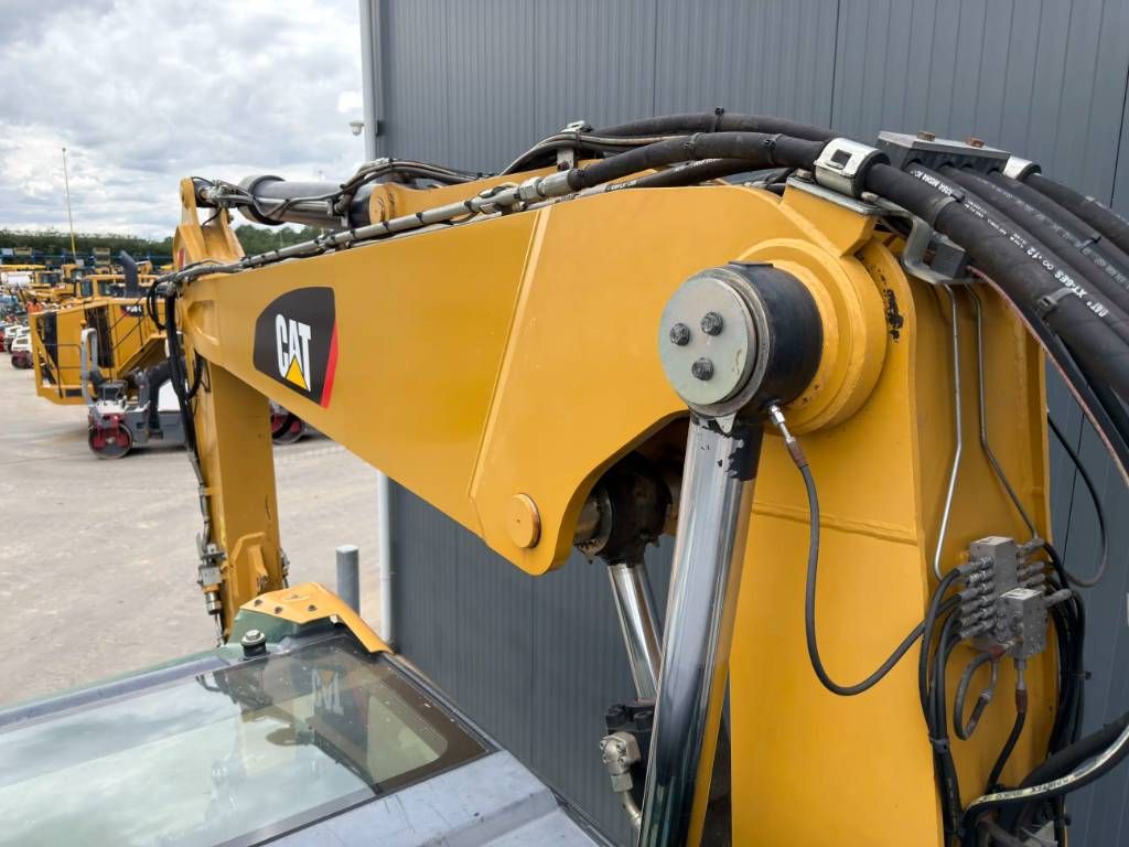 CAT M318F