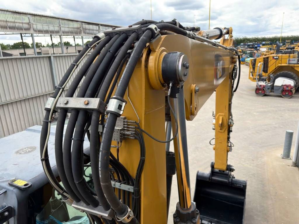CAT M318F