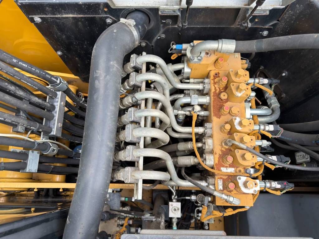CAT M318F