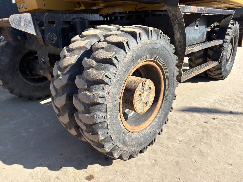 CAT M320F