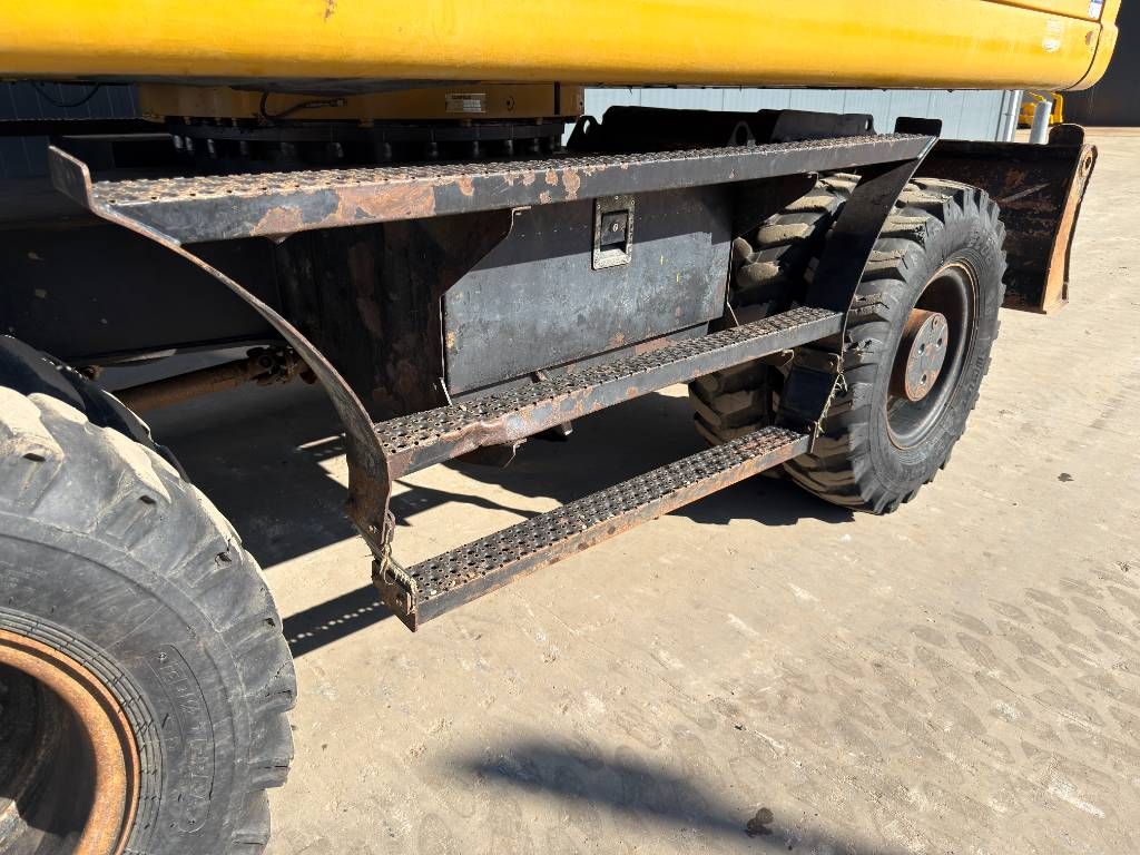 CAT M320F