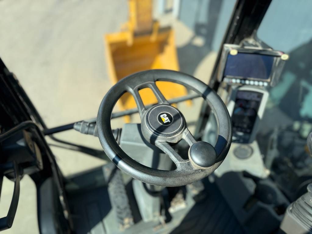 CAT M320F