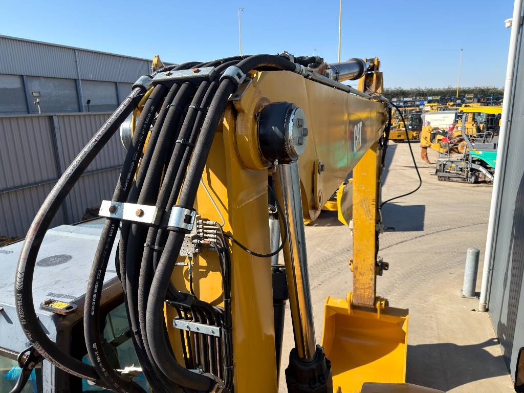 CAT M320F