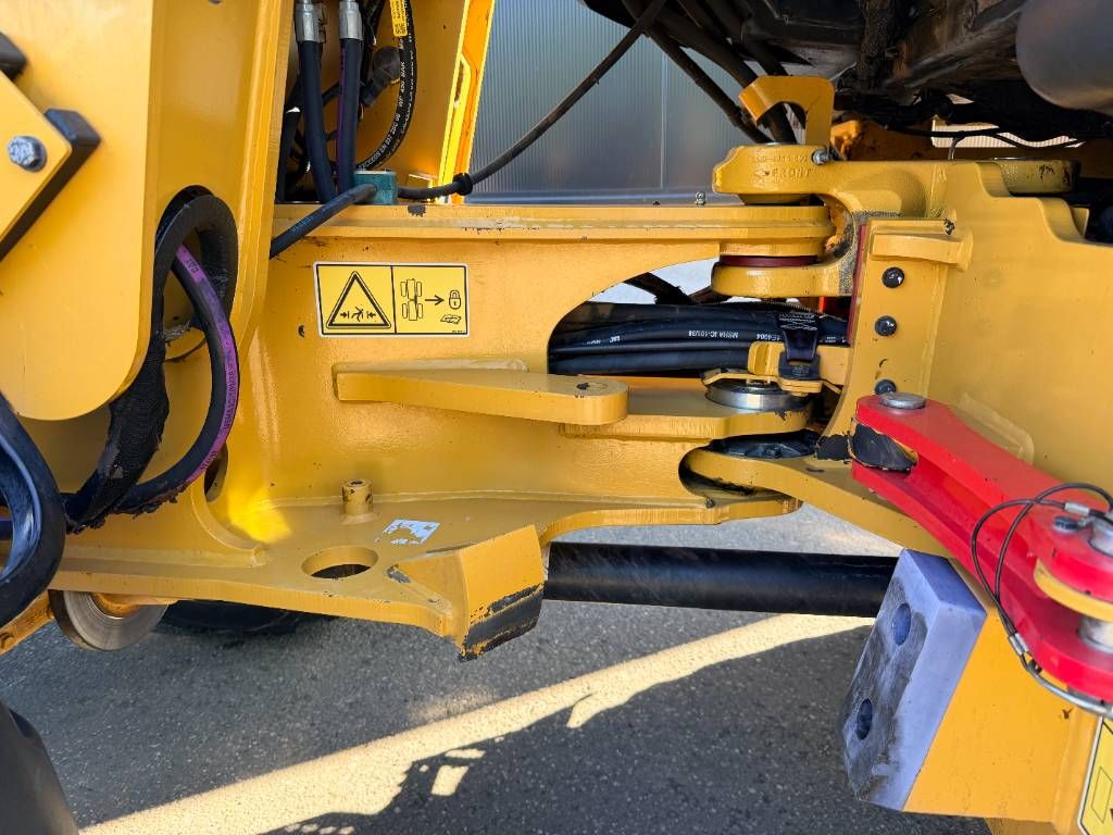 CAT 908M | NEW TYRES