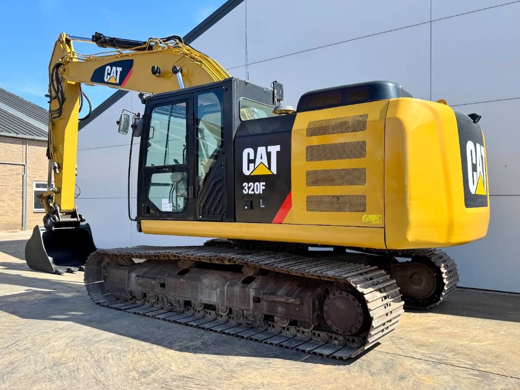 CAT 320FL - Automatic Greasing / Camera