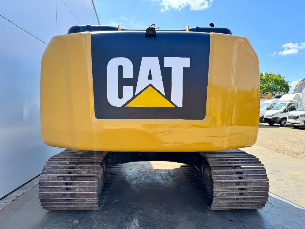 CAT 320FL - Automatic Greasing / Camera