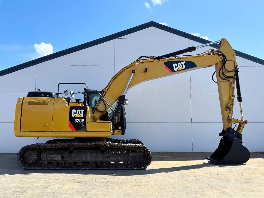 CAT 320FL - Automatic Greasing / Camera