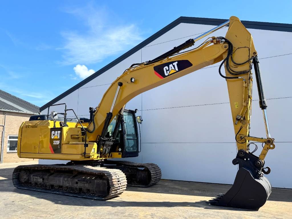 CAT 320FL - Automatic Greasing / Camera
