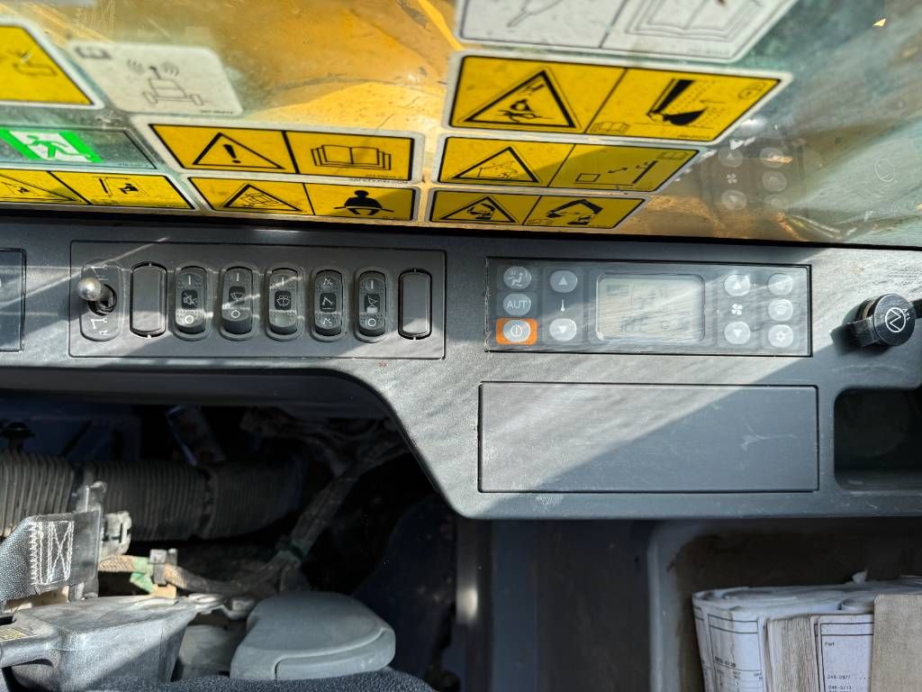 CAT 320FL - Automatic Greasing / Camera