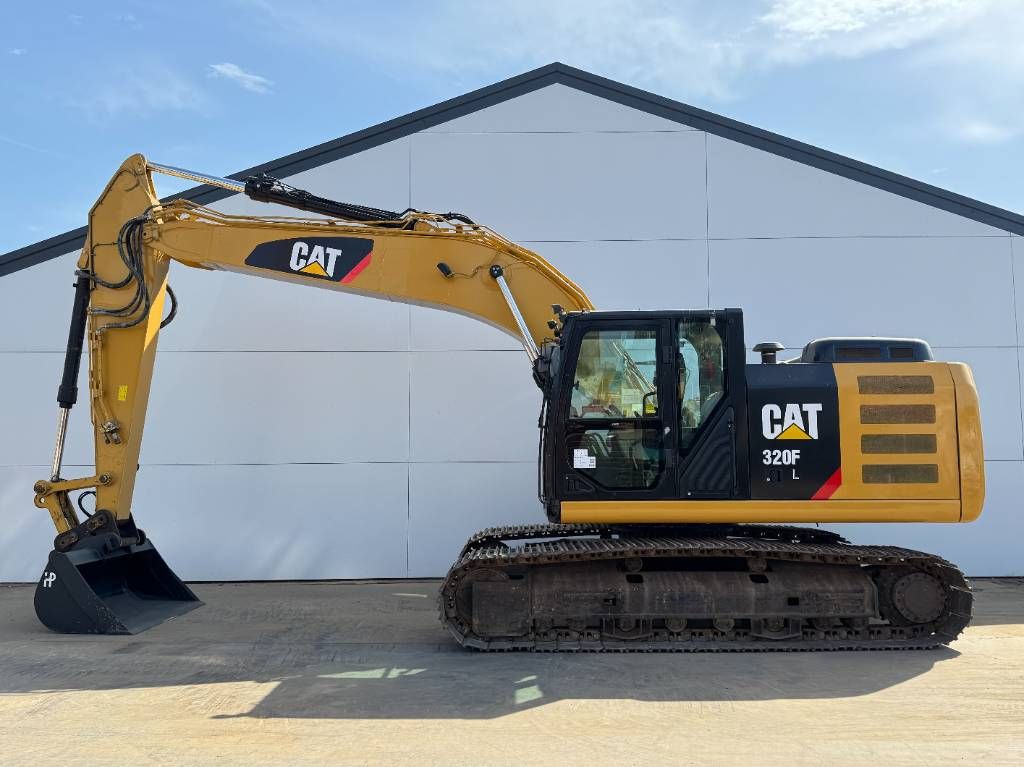 CAT 320FL - New Bucket / Hammer Lines / Camera