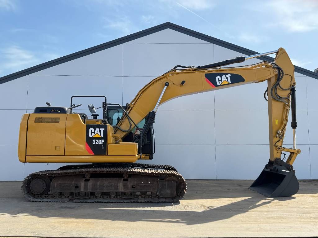 CAT 320FL - New Bucket / Hammer Lines / Camera