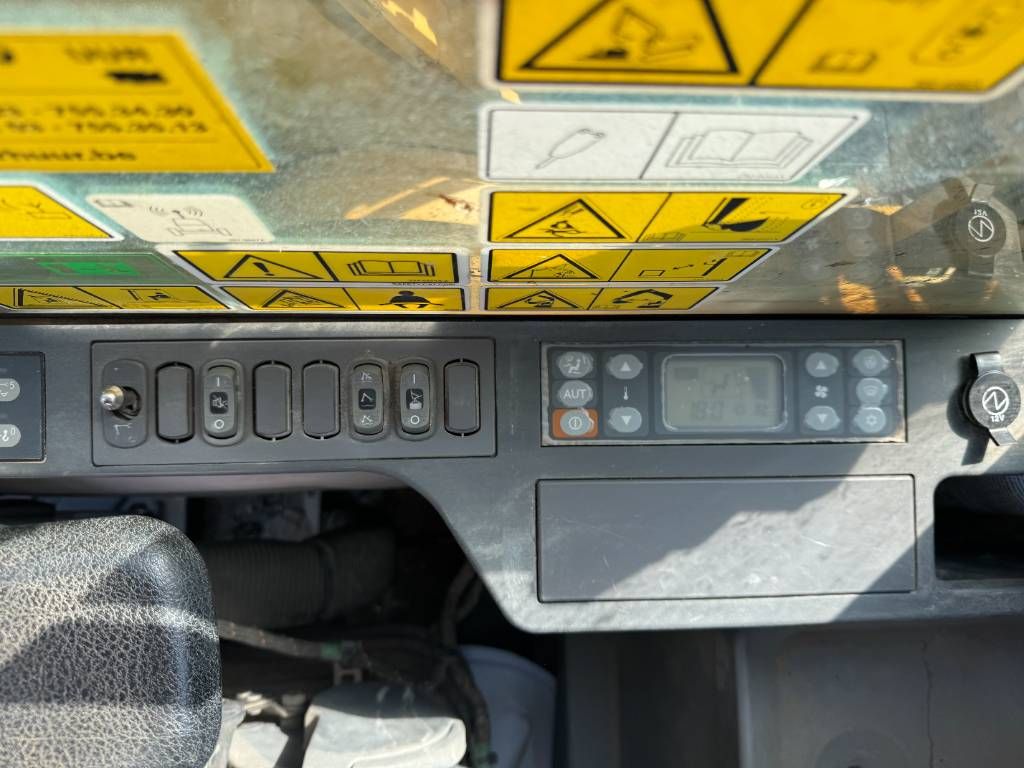 CAT 320FL - New Bucket / Hammer Lines / Camera