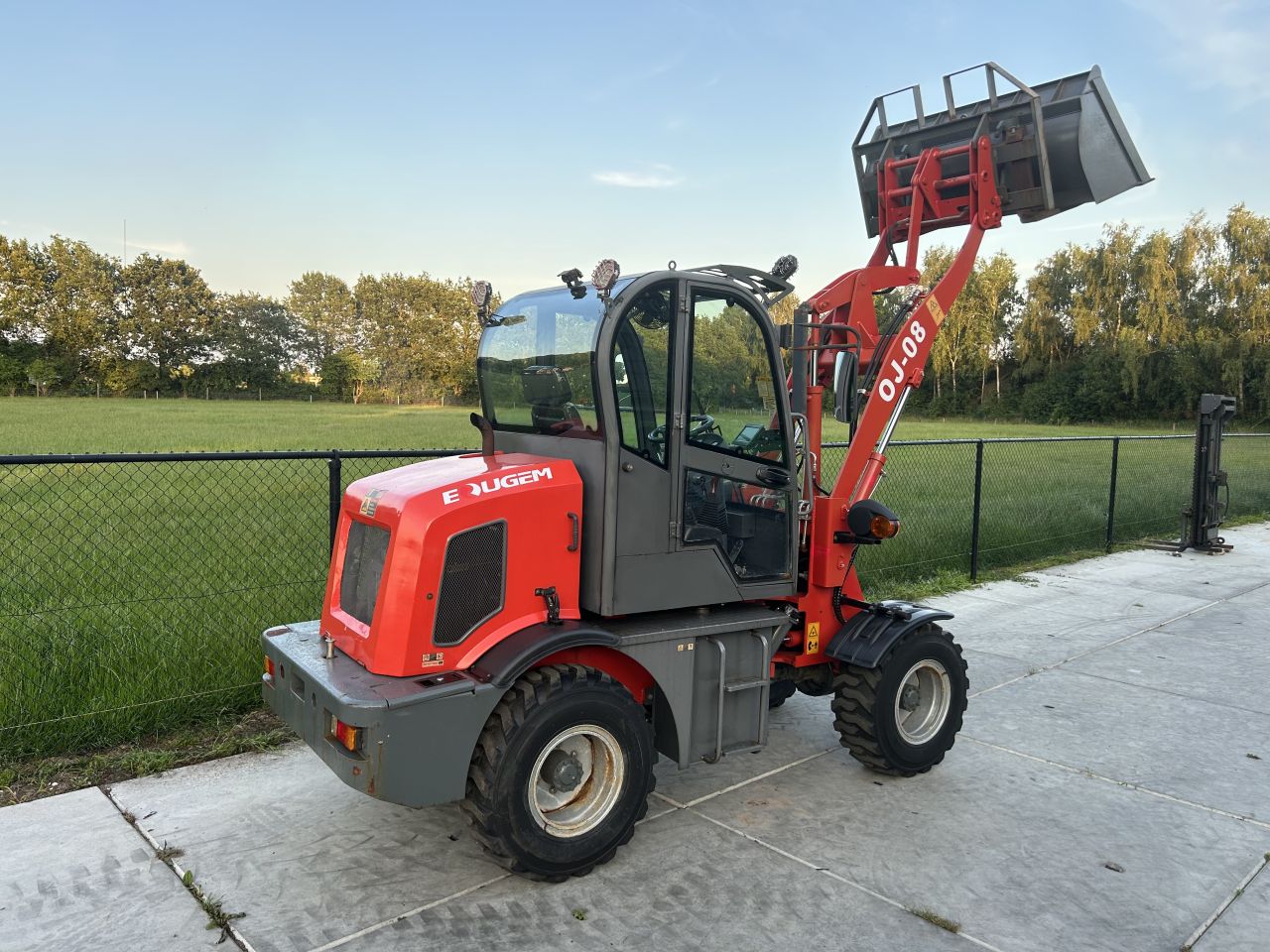 Nette Equgem shovel