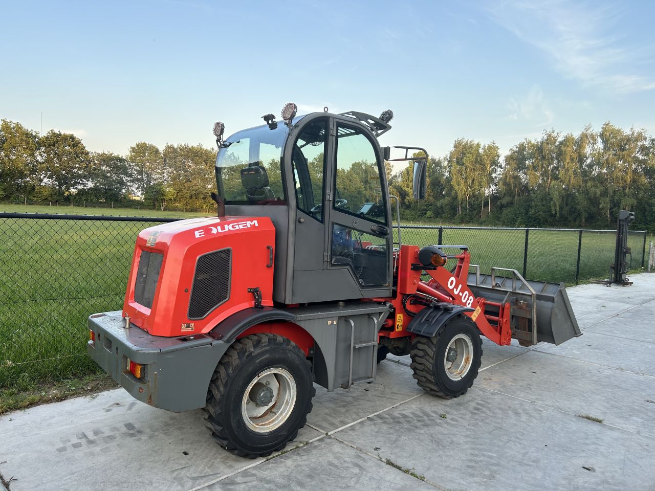 Nette Equgem shovel
