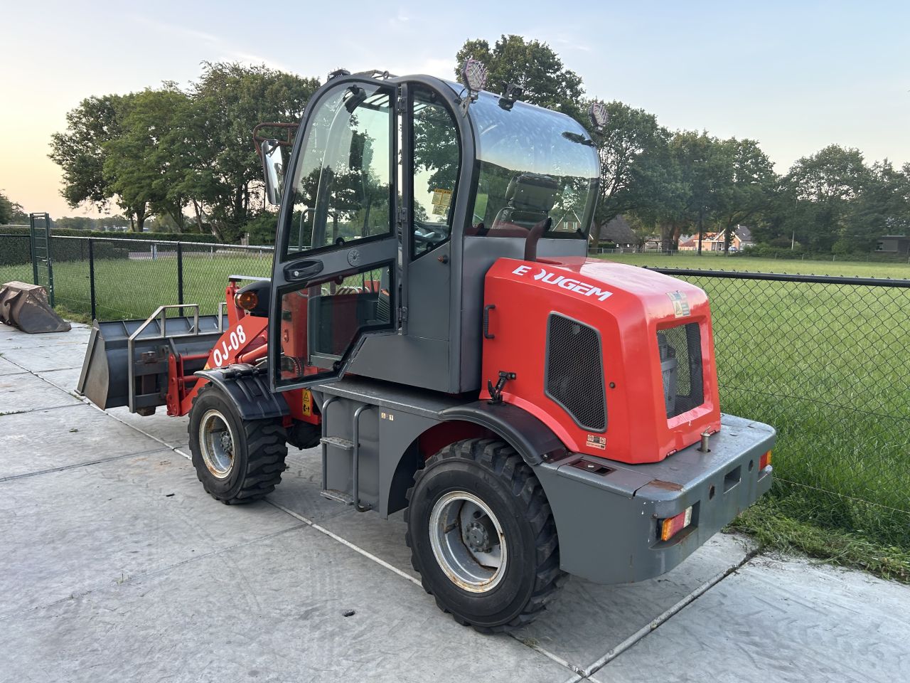 Nette Equgem shovel