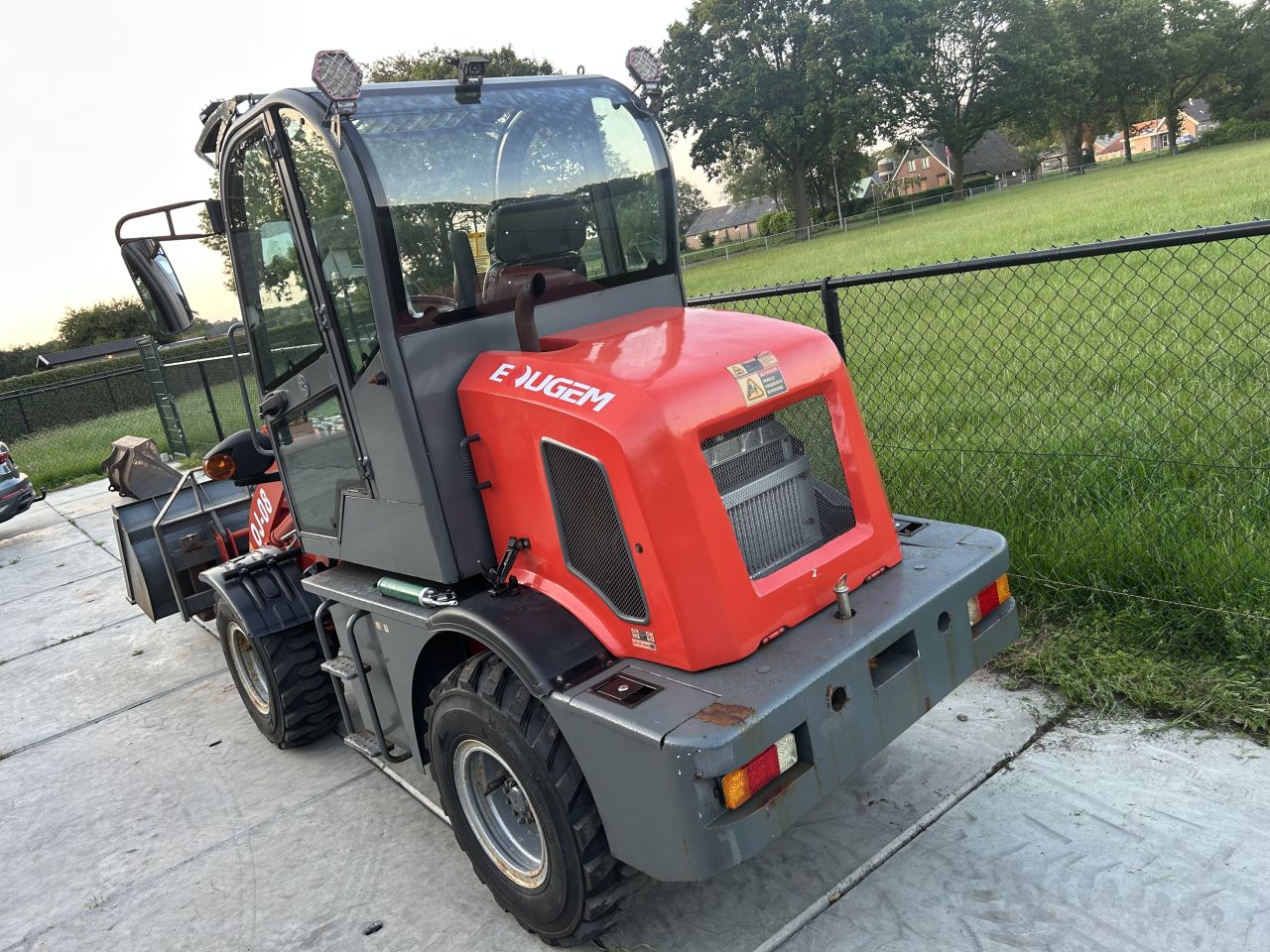 Nette Equgem shovel