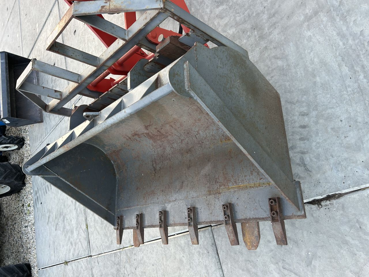Nette Equgem shovel