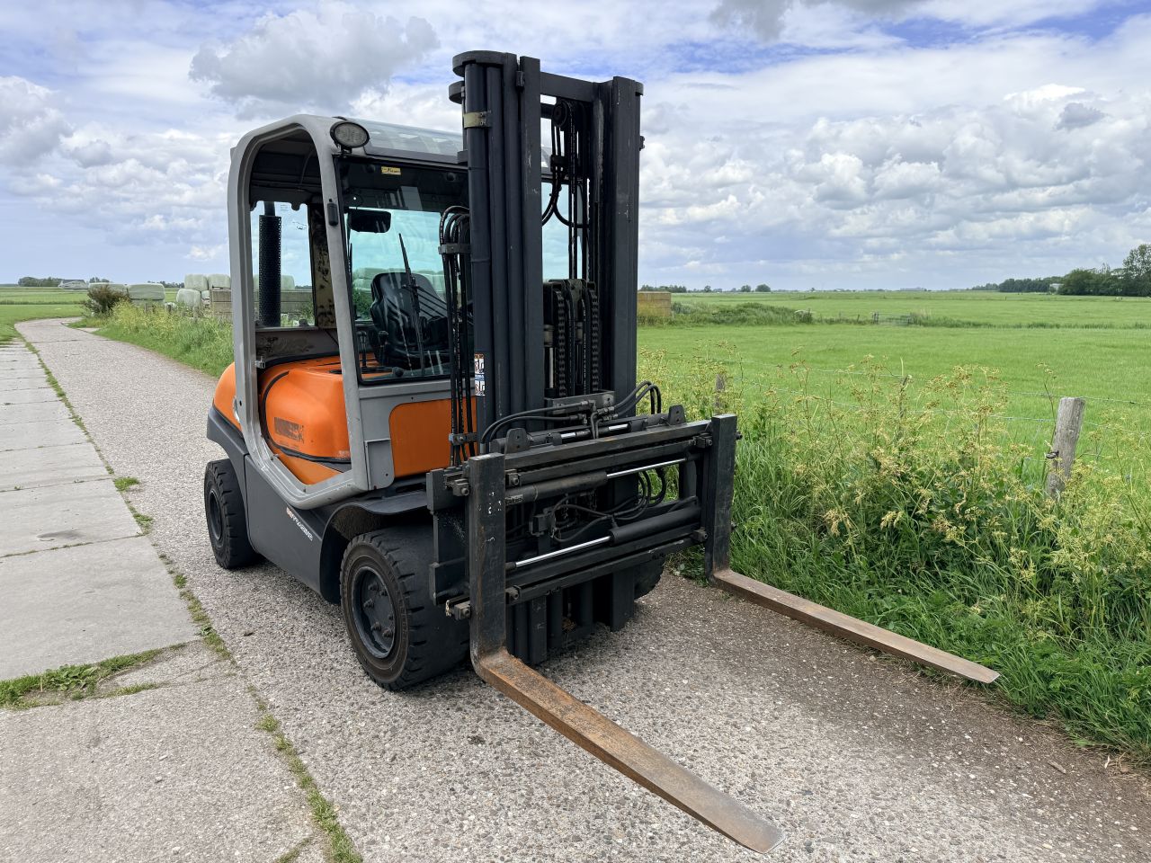 Nuova DETAS Sherpa 4,5ton/ 5.200mm TRIPLEX BJ2005 4367uur