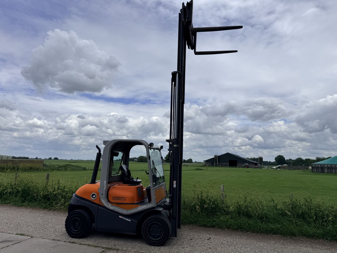 Nuova DETAS Sherpa 4,5ton/ 5.200mm TRIPLEX BJ2005 4367uur