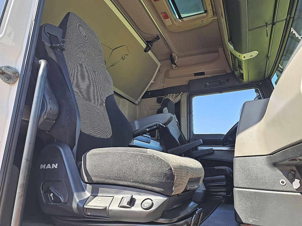 M.A.N. 33.580 TGX d38 6x4 int. 120 ton