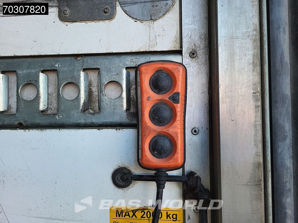 Mercedes Actros Actros 1833 4X2 18tonner Air suspension 2000kg Ladebordwand Automatic Euro 6