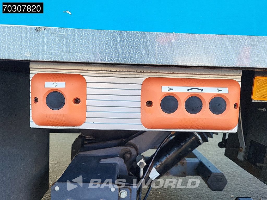 Mercedes Actros Actros 1833 4X2 18tonner Air suspension 2000kg Ladebordwand Automatic Euro 6