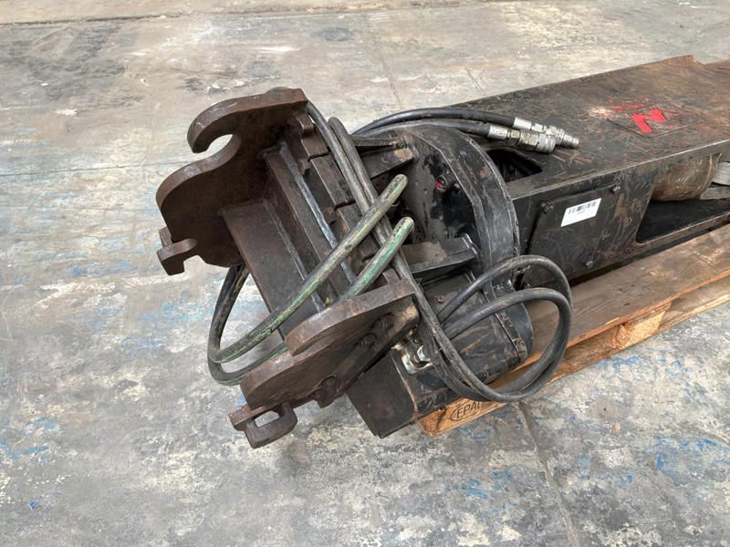 Mantiovabenne SHP 50 hydraulic rotary demolition and scrap shears