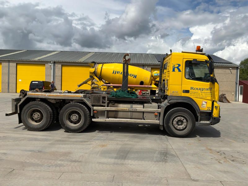 2011 Volvo FMFH 64 9.0E5 Hooklift truck