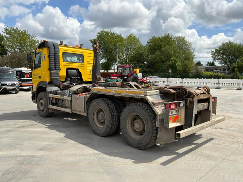 2011 Volvo FMFH 64 9.0E5 Hooklift truck