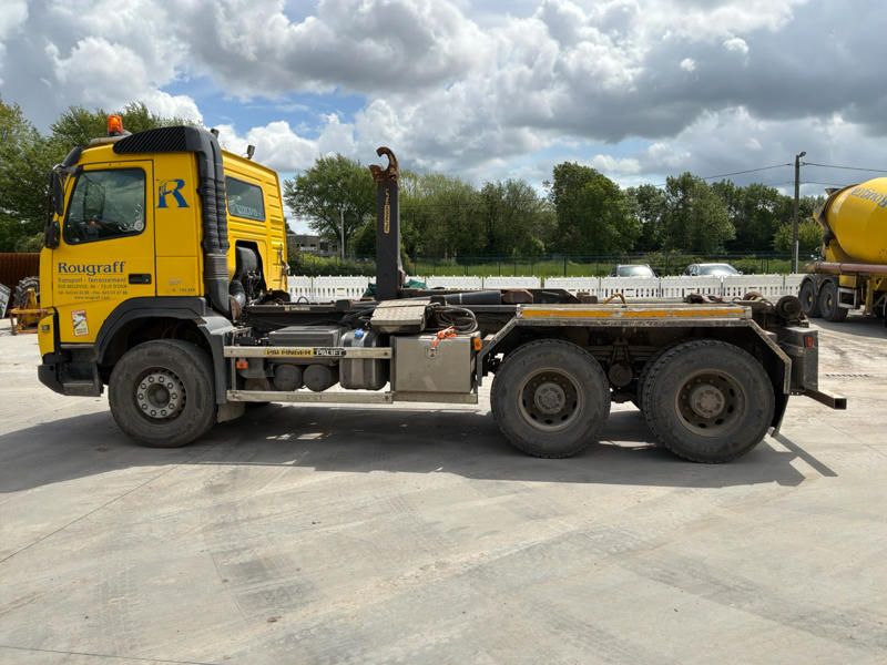 2011 Volvo FMFH 64 9.0E5 Hooklift truck