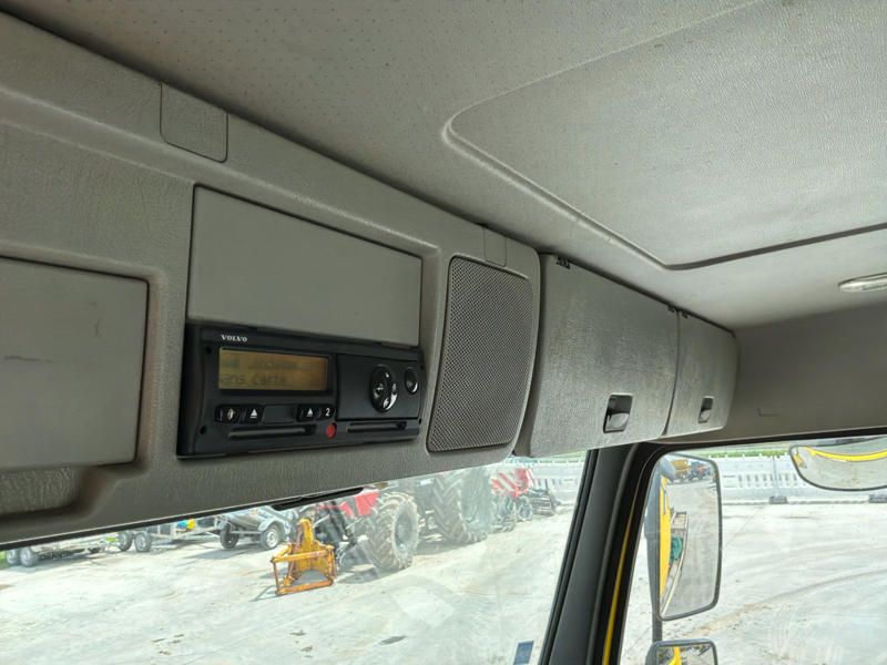 2011 Volvo FMFH 64 9.0E5 Hooklift truck