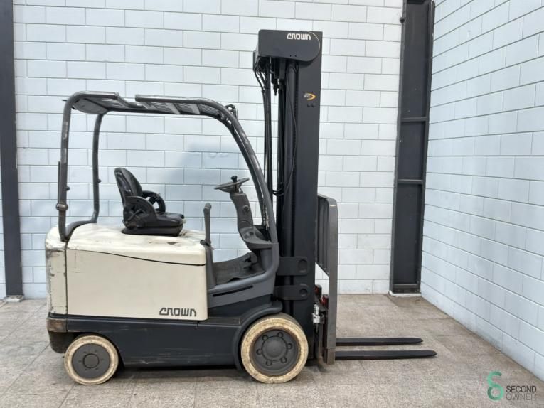 Gabelstapler Elektrisch Crown FC 4515 2.5 2015