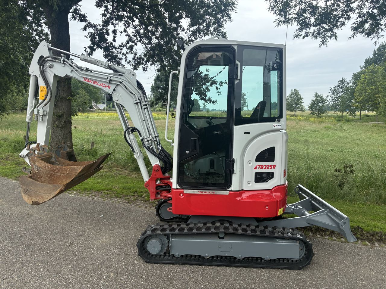 Takeuchi TB325R